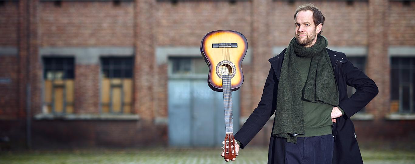 ©Stefaan Achtergael Wannes Cappelle met gitaar
