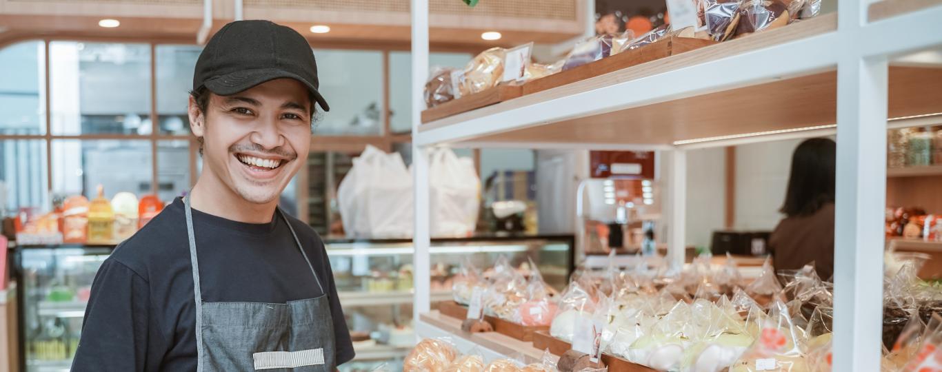 jonge Flexi-jobber aan de slag in een bakkerij