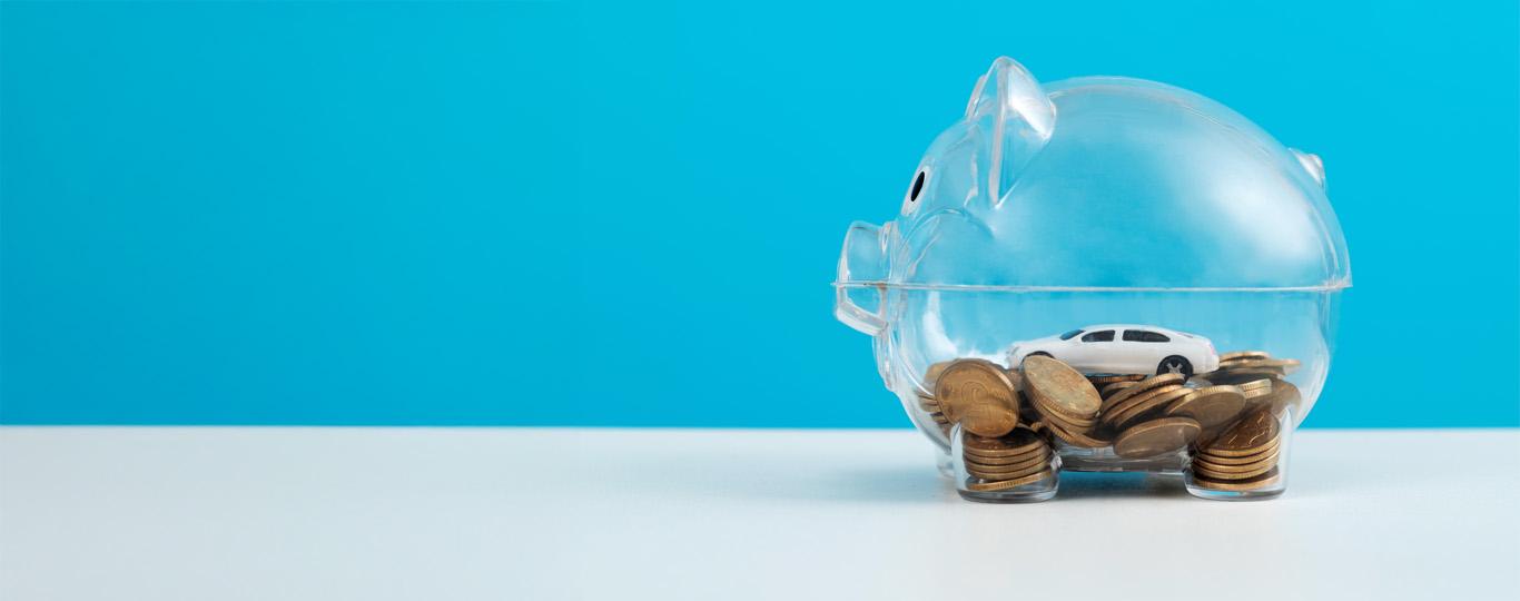 Shutterstock doorzichtig spaarvarken met geld en auto