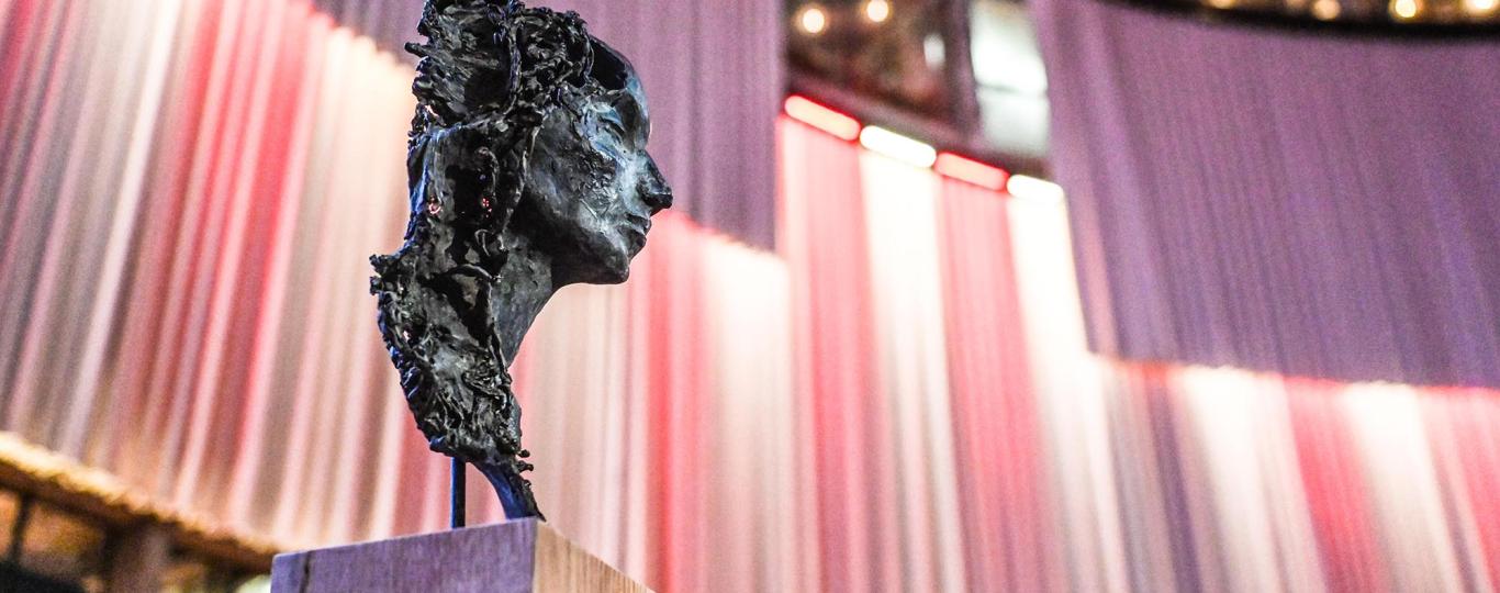Etion Leadership Award, bronzen beeld van Myriam Lelieur