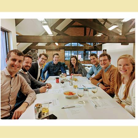 Samenkomst van een groep jonge leidinggevenden