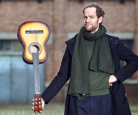 Wannes Cappelle met gitaar