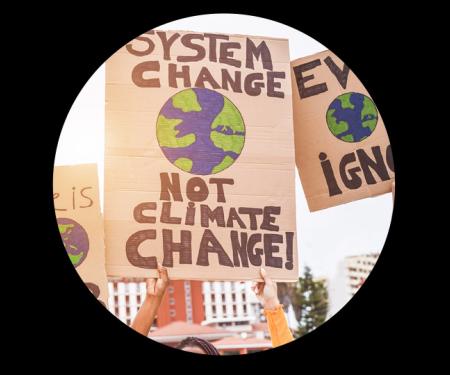 Pancartes met slogans tegen klimaatverandering