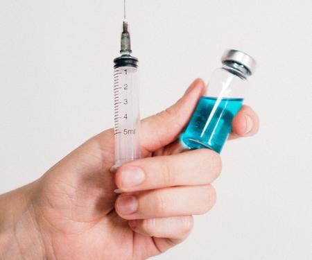 Spuit en vaccinflacon