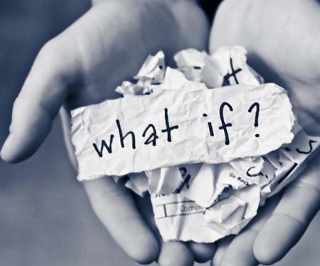 'What if?' geschreven op papiertjes