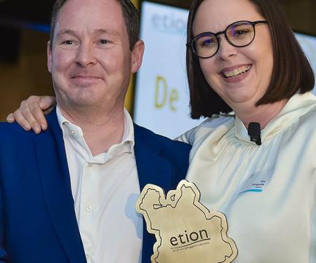 Erik Wilms en Tina Ermgodts met de Kempenaar-trofee 2021