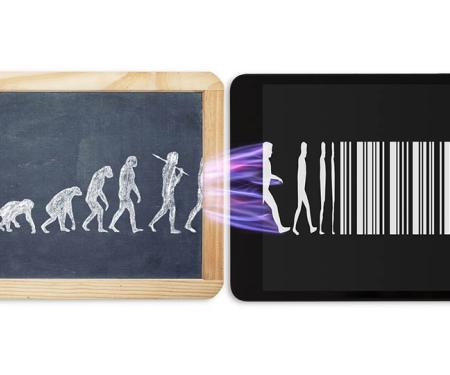 Krijtbord en ipad geven evolutie weer van mens naar barcode
