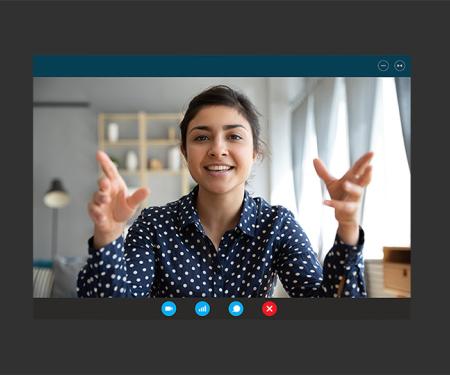 Indische collega tijdens een videocall