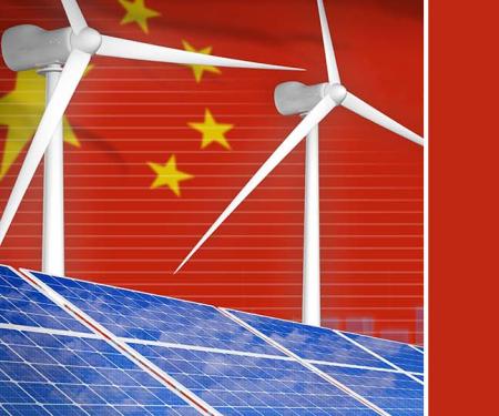 zonnepanelen en windmolens met op de achtergrond de Chinese vlag