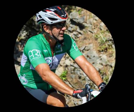 Luc De Tollenaere tijdens beklimming van de Col des Saisies voor Kom Op Tegen Kanker