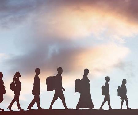 silhouetten van mensen met pak en zak op stap