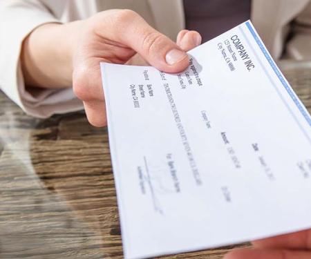 overhandiging van een looncheque