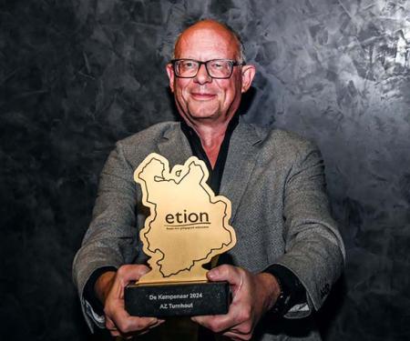 Jo Leysen van AZ Turnhout mocht de ETION Kempenaar 2024 in ontvangst nemen.