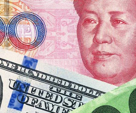 geldbiljetten van US dollar, yuan en euro