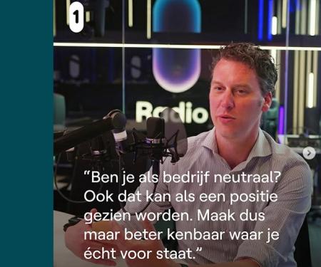 Jochanan Eynikel te gast in de studio van 'De Wereld van Sofie' op Radio 1, 13 mei 2025